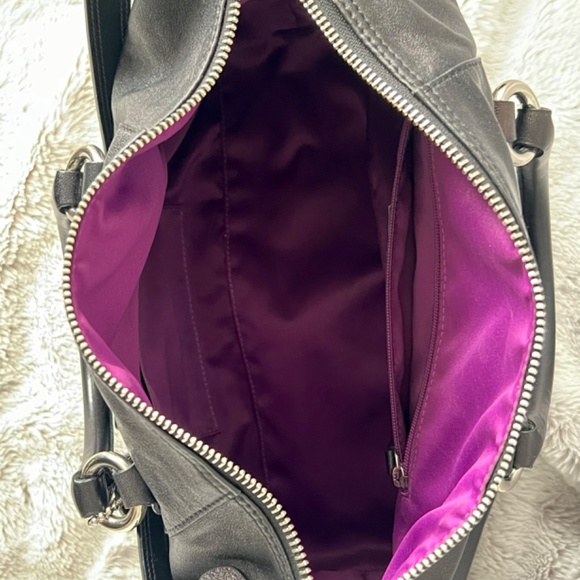 Coach leather shoulder bag with matching leather wallet - Picture 8 of 12